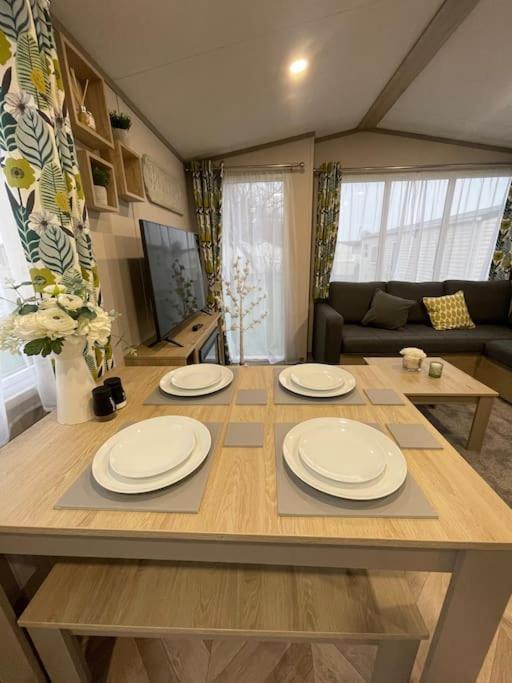 Brand New 6 Berth Holiday Home Selsey Exterior photo